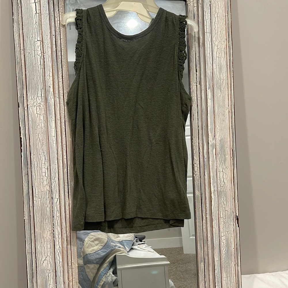 Sleeveless dress top
